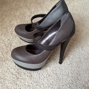 Elegant gray High Heels